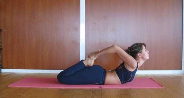 Bhekasana or frog pose — A yoga asana to tone your hips and buttocks