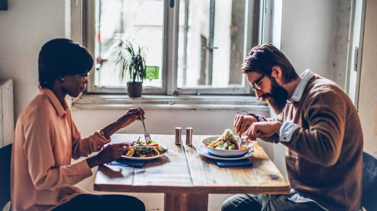 10 Rules About The Way Women and men Eat